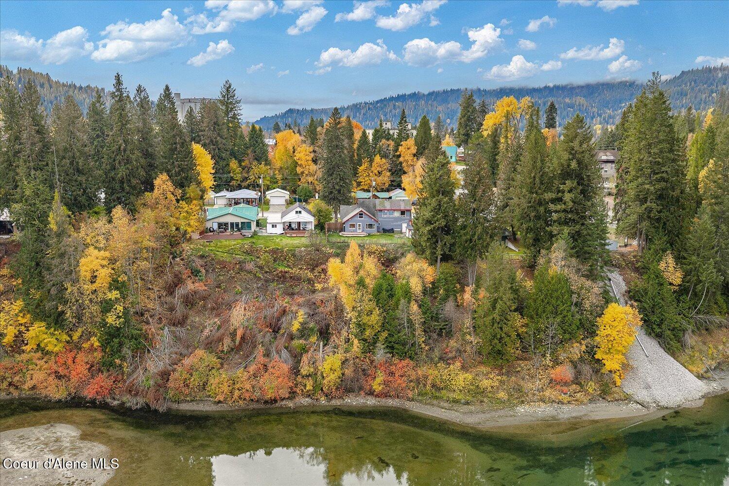 Metaline Falls, Washington, 99153, United States, 5 Bedrooms Bedrooms, ,3 BathroomsBathrooms,Residential,For Sale,1980097