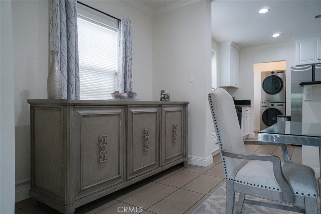 Los Angeles, California, 90043, United States, 3 Bedrooms Bedrooms, ,2 BathroomsBathrooms,Residential,For Sale,1921783