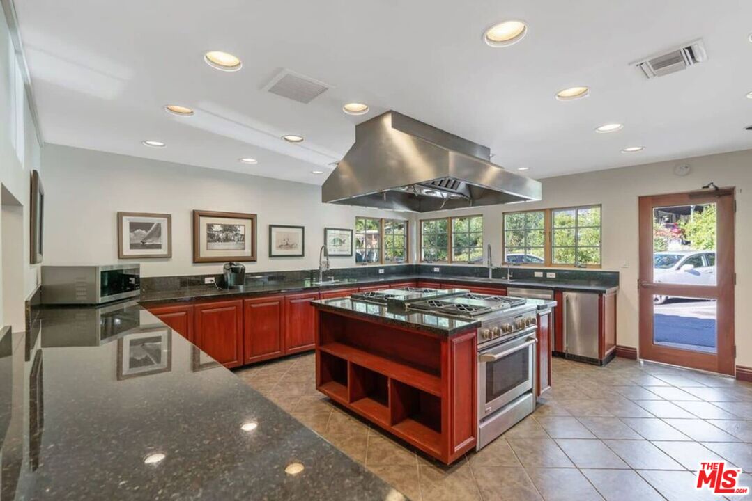 Calabasas, California, 91302, United States, 3 Bedrooms Bedrooms, ,2 BathroomsBathrooms,Residential,For Sale,2002954