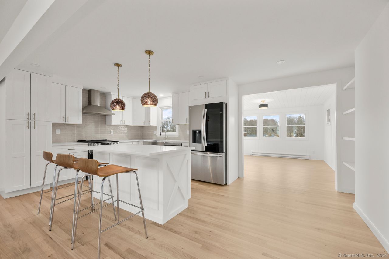 Milford, Connecticut, 06460, United States, 5 Bedrooms Bedrooms, ,3 BathroomsBathrooms,Residential,For Sale,1913239