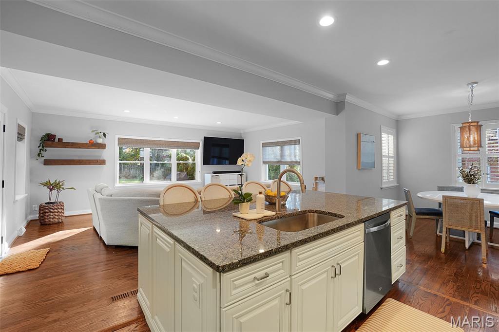 Warson Woods, Missouri, 63122, United States, 4 Bedrooms Bedrooms, ,3 BathroomsBathrooms,Residential,For Sale,1987966