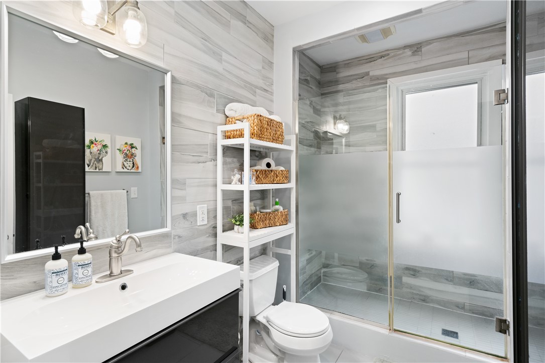 Lawrenceville, Pennsylvania, 15201, United States, 3 Bedrooms Bedrooms, ,2 BathroomsBathrooms,Residential,For Sale,1995818