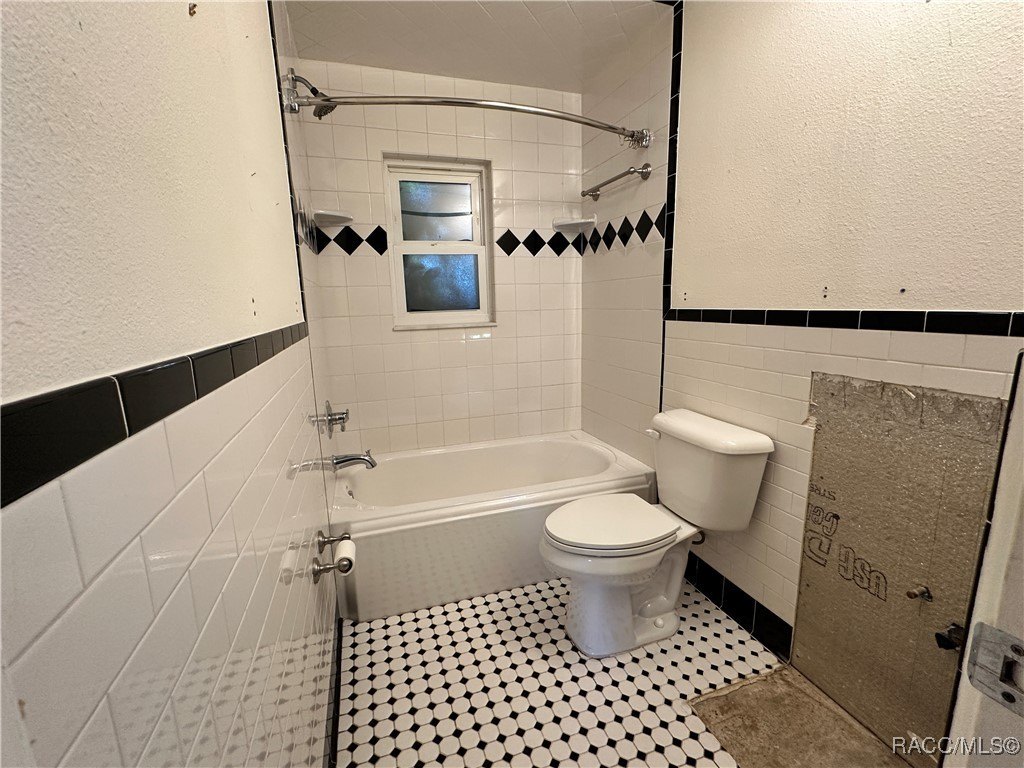 Crystal River, Florida, 34429, United States, 4 Bedrooms Bedrooms, ,3 BathroomsBathrooms,Residential,For Sale,1996734