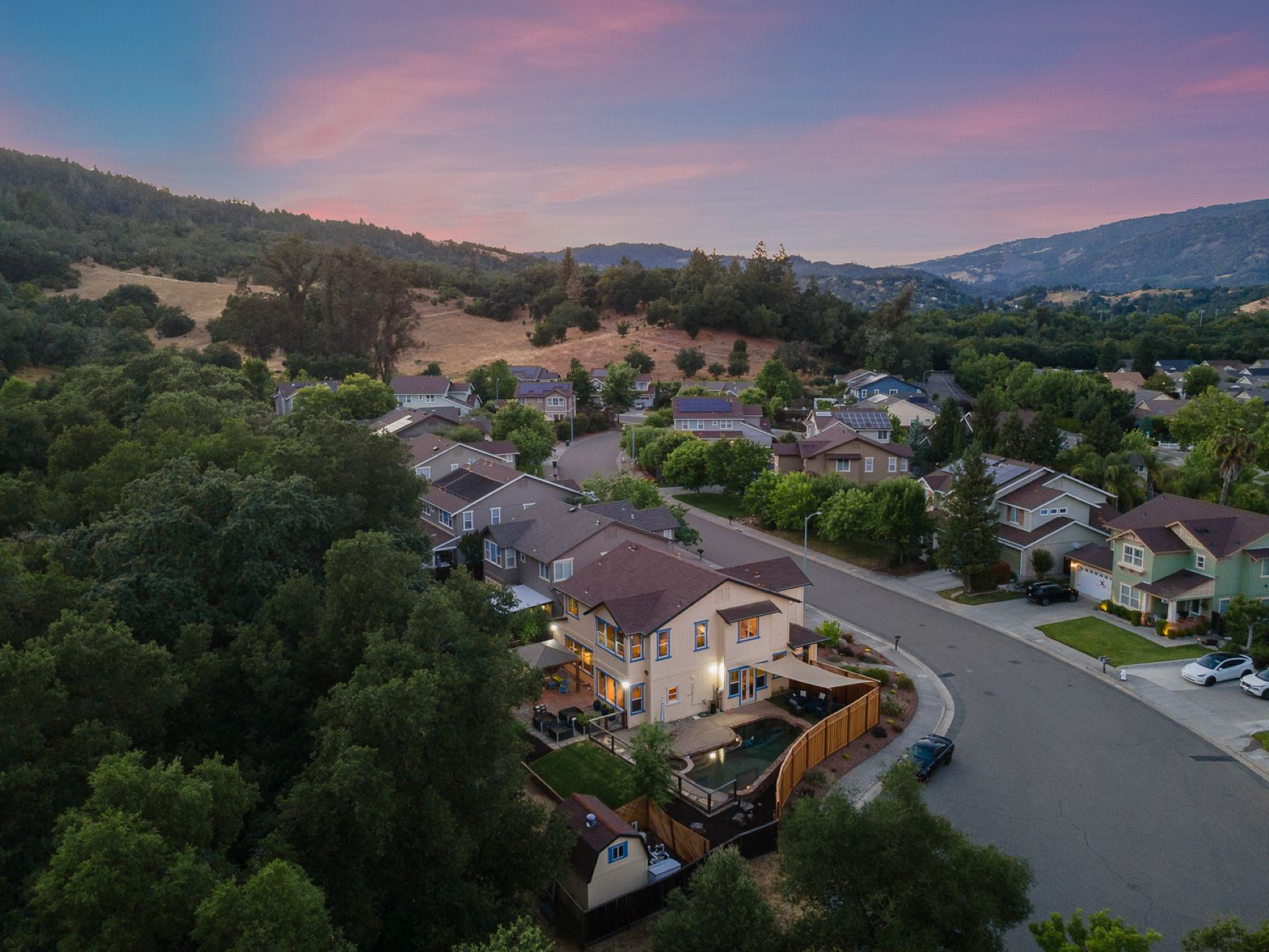  Poolside Living in Cloverdale - 物件實景