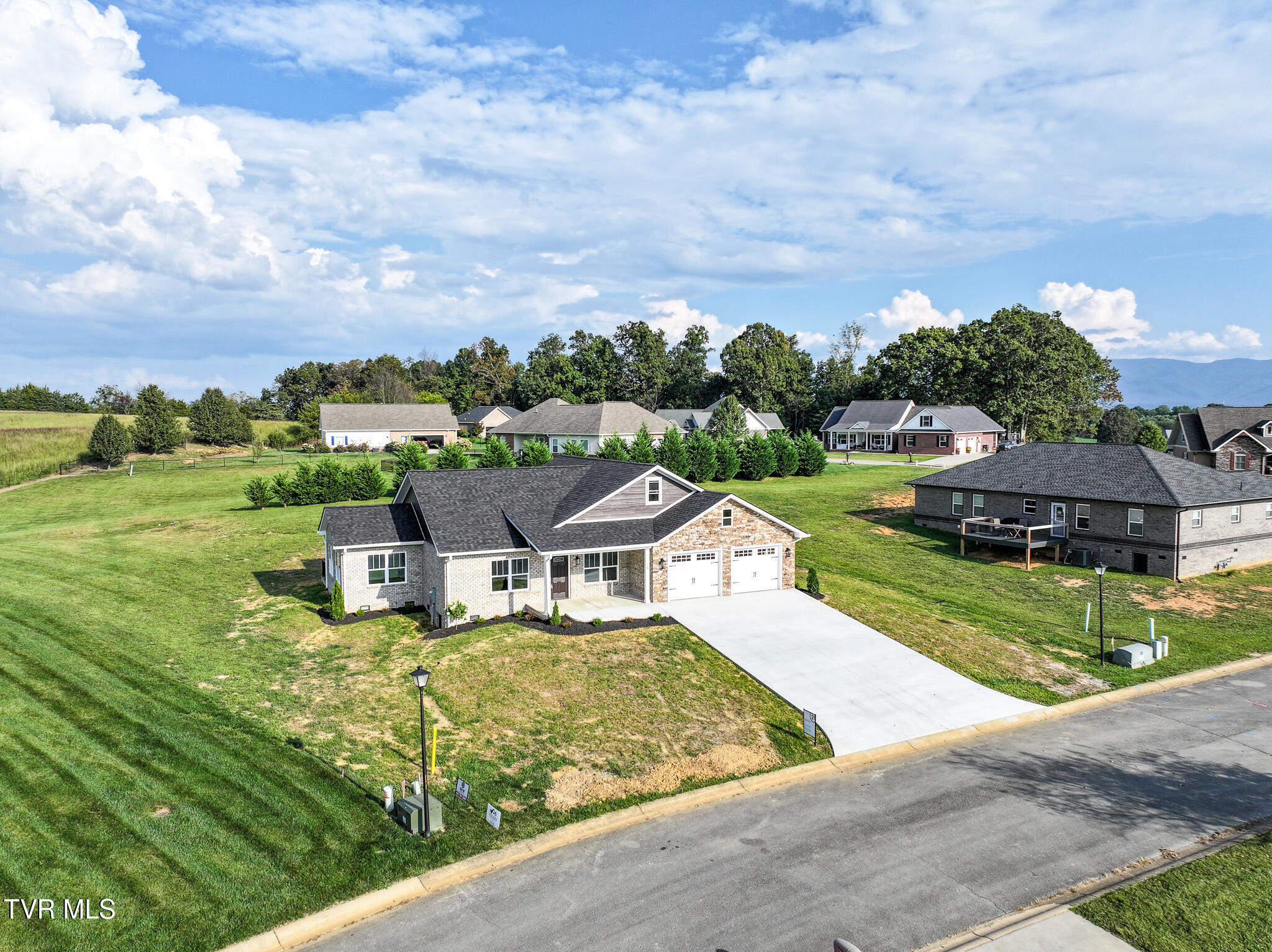 Greeneville, Tennessee, 37745, United States, 3 Bedrooms Bedrooms, ,2 BathroomsBathrooms,Residential,For Sale,1984464