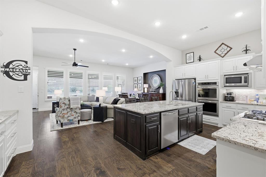 Little Elm, Texas, 75068, United States, 4 Bedrooms Bedrooms, ,4 BathroomsBathrooms,Residential,For Sale,1985757