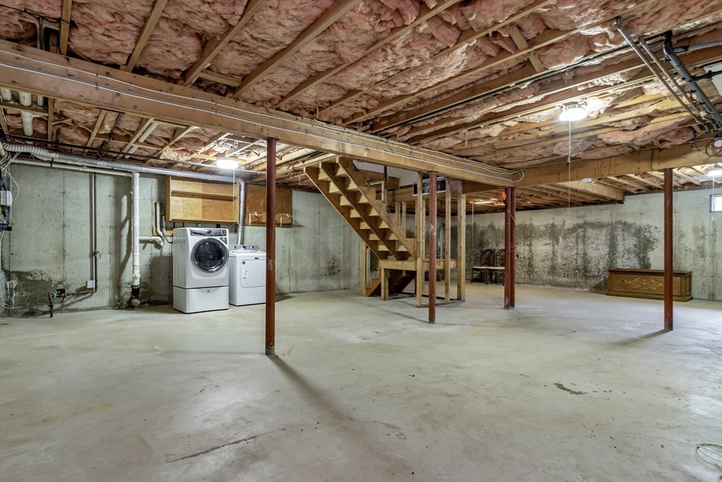 Dracut, Massachusetts, 01826, United States, 3 Bedrooms Bedrooms, ,2 BathroomsBathrooms,Residential,For Sale,1982385