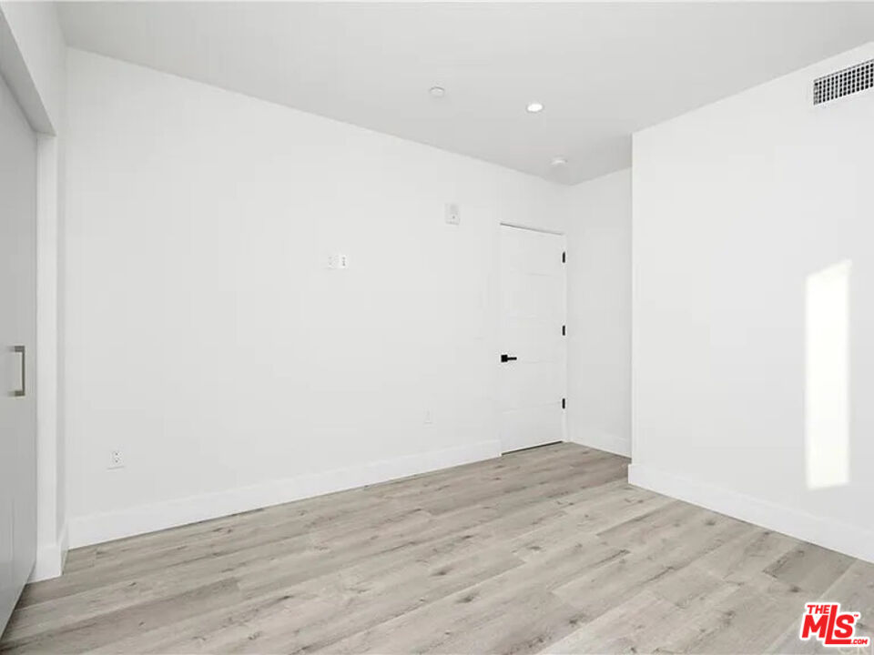 Valley Village, California, 91607, United States, 25 Bedrooms Bedrooms, ,Residential,For Sale,1932634