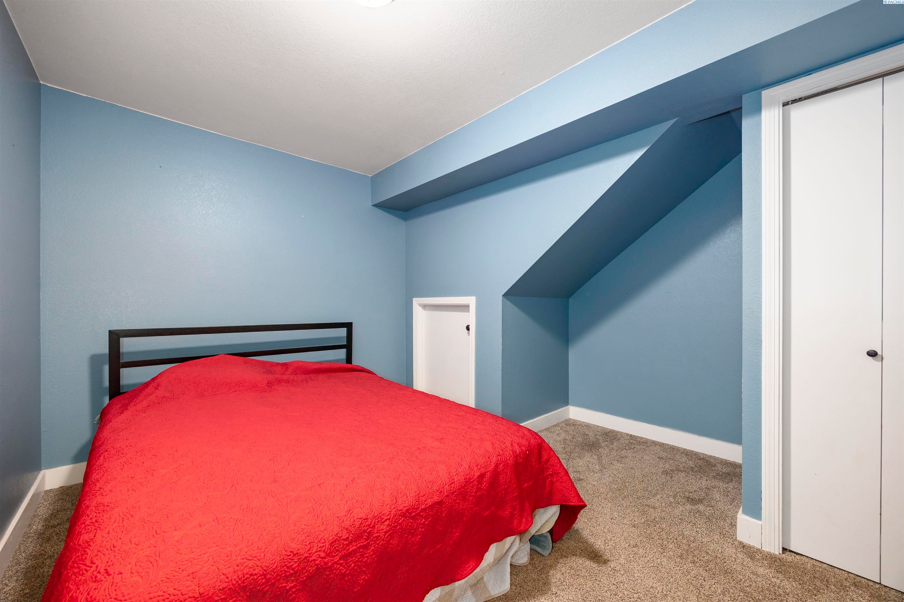 Kennewick, Washington, 99337, United States, 4 Bedrooms Bedrooms, ,2 BathroomsBathrooms,Residential,For Sale,1978666