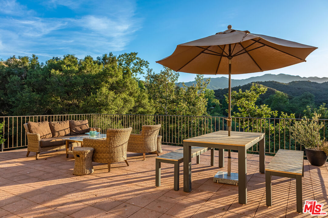 Calabasas, California, 91302, United States, 5 Bedrooms Bedrooms, ,4 BathroomsBathrooms,Residential,For Sale,1926275