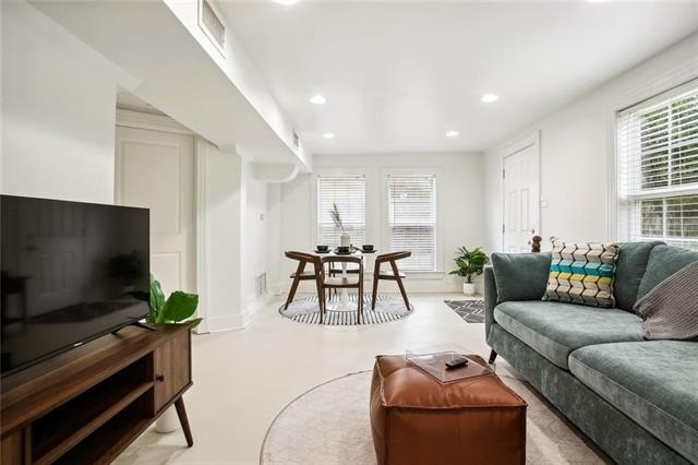 New Orleans, Louisiana, 70124, United States, 3 Bedrooms Bedrooms, ,3 BathroomsBathrooms,Residential,For Sale,1938045