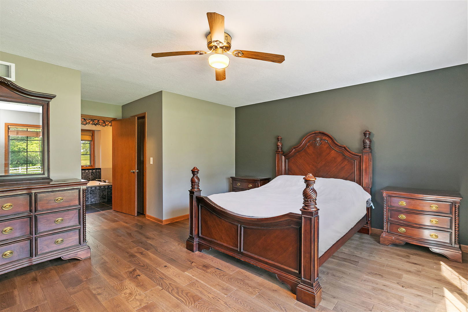 Custer Park, Illinois, 60481, United States, 4 Bedrooms Bedrooms, ,3 BathroomsBathrooms,Residential,For Sale,1977920