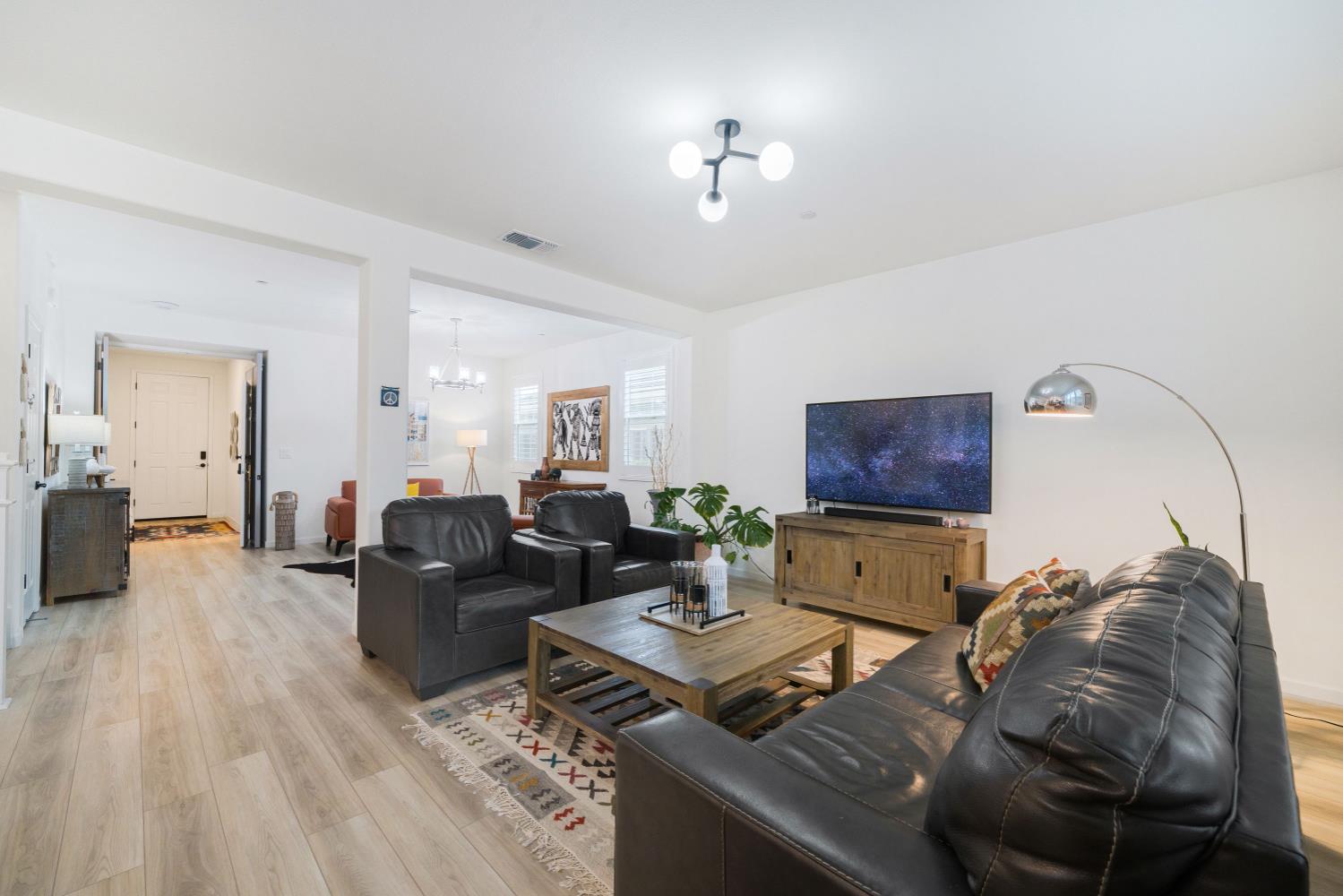 Folsom, California, 95630, United States, 5 Bedrooms Bedrooms, ,3 BathroomsBathrooms,Residential,For Sale,1997152