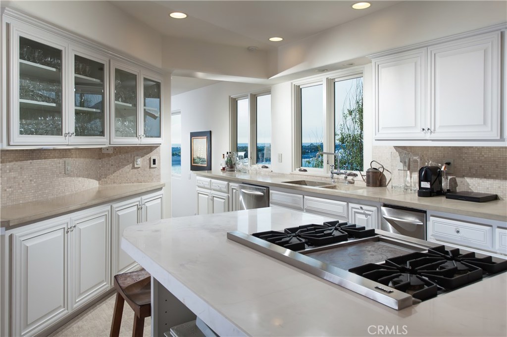 Corona del Mar, California, 92625, United States, 4 Bedrooms Bedrooms, ,4 BathroomsBathrooms,Residential,For Sale,1874360