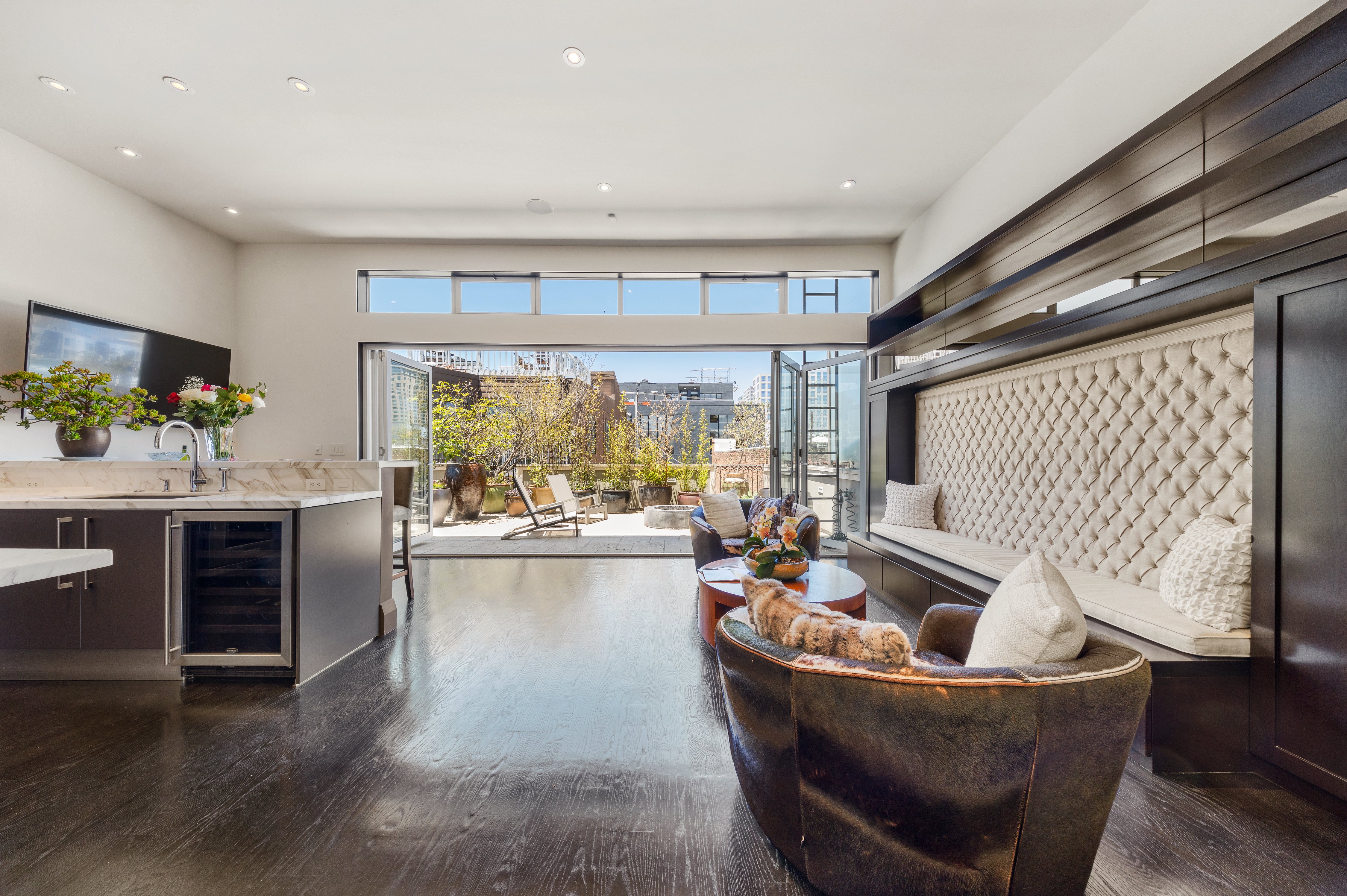  Spectacular Renovated SOMA Home with Rare Museum-Like 7-Car Garage - 物件實景