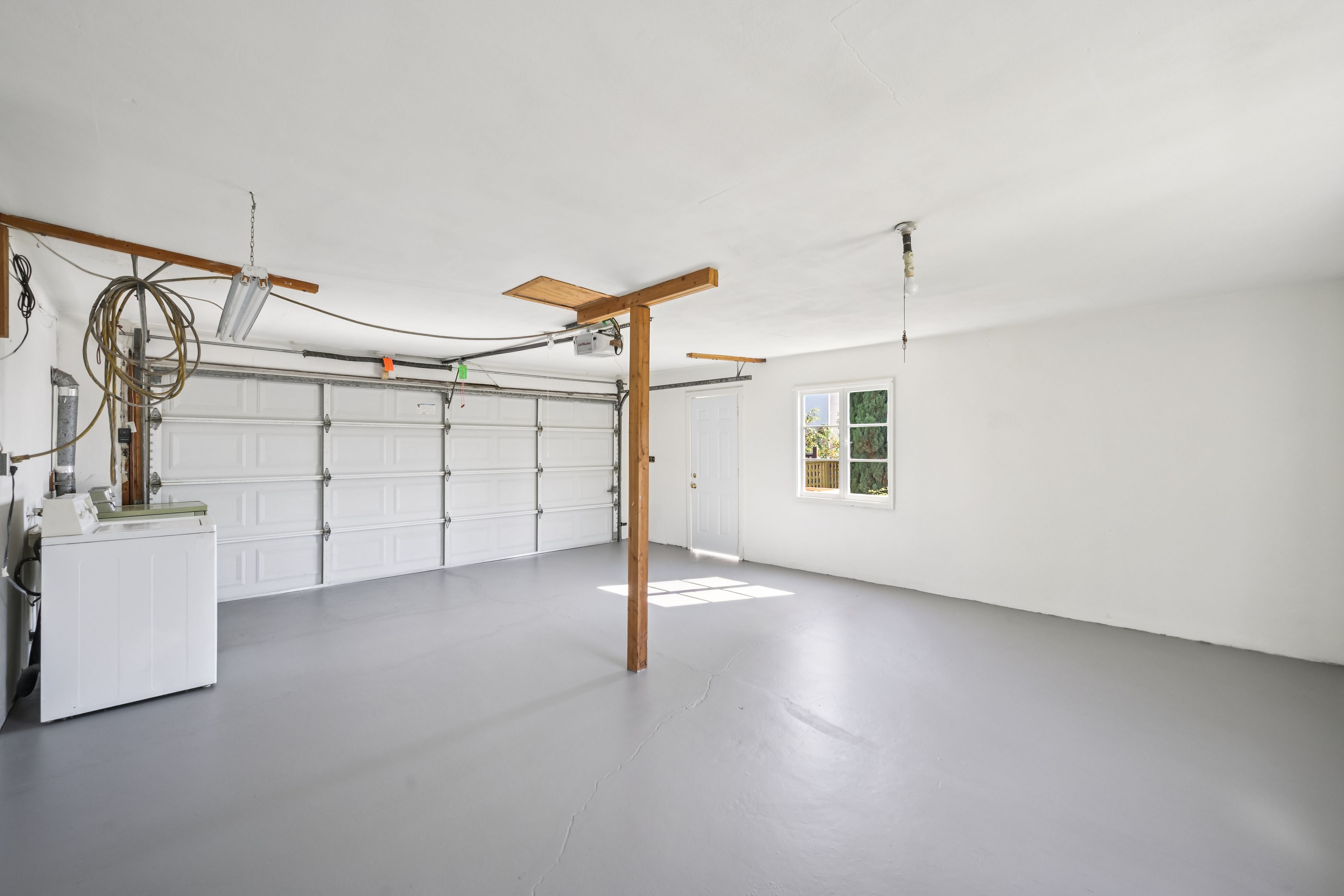  Spacious Corner-Lot Residence Offering Flexible Living Near Lake Merritt - 物件實景