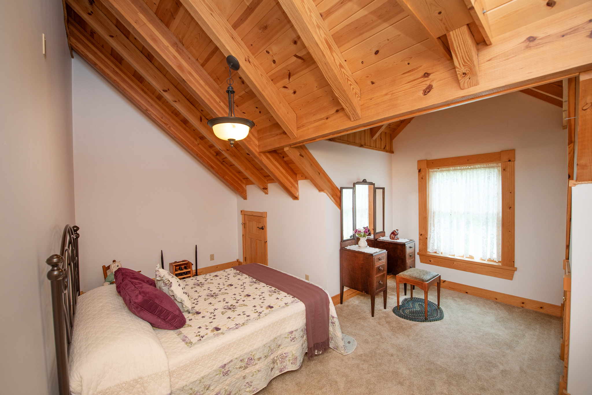  Custom Log Home Located on 2.7 Acres - 物件實景