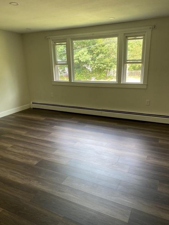 Groveland, Massachusetts, 01834, United States, 5 Bedrooms Bedrooms, ,3 BathroomsBathrooms,Residential,For Sale,1909322