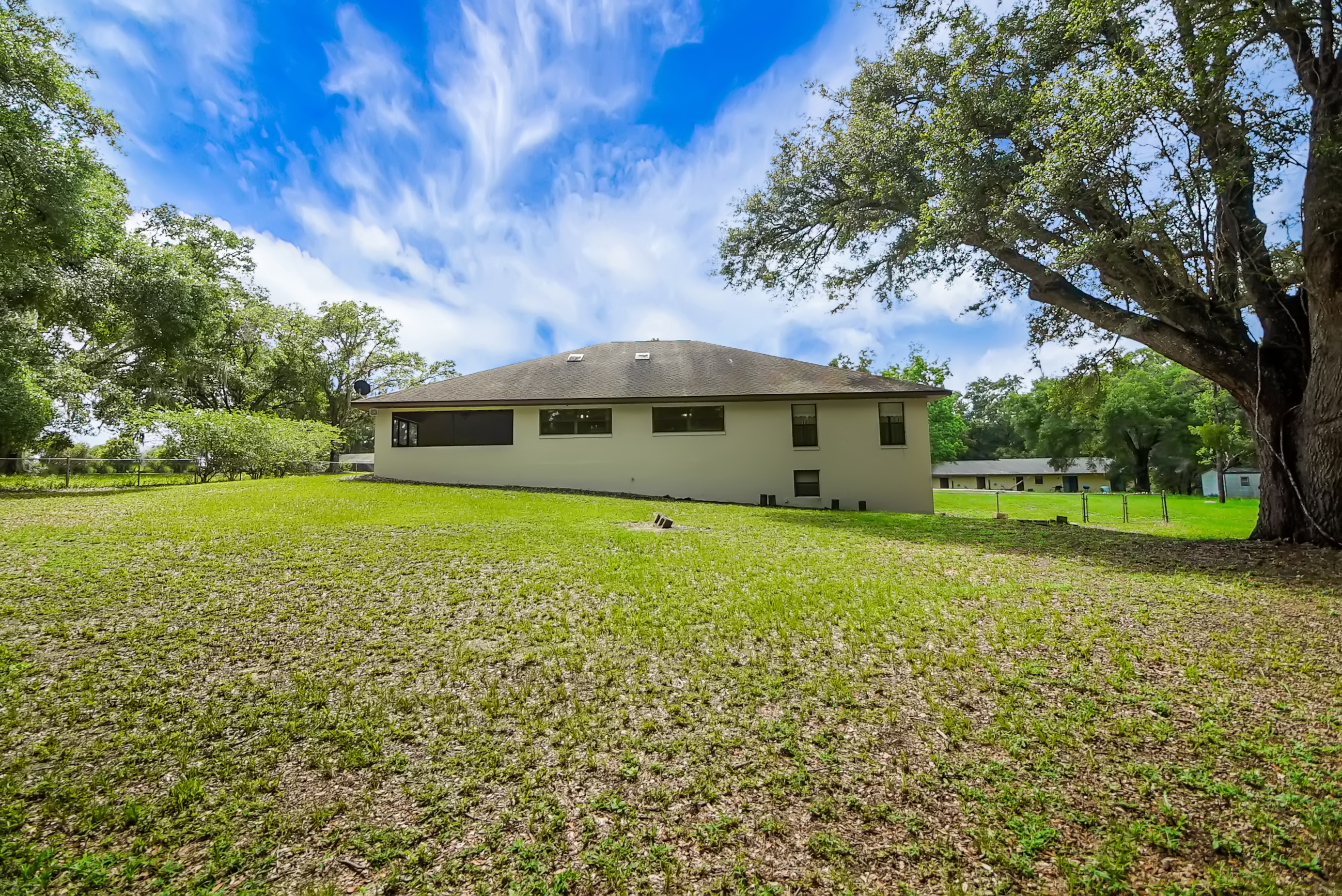 Lady Lake, Florida, 32159, United States, 4 Bedrooms Bedrooms, ,2 BathroomsBathrooms,Residential,For Sale,1873535