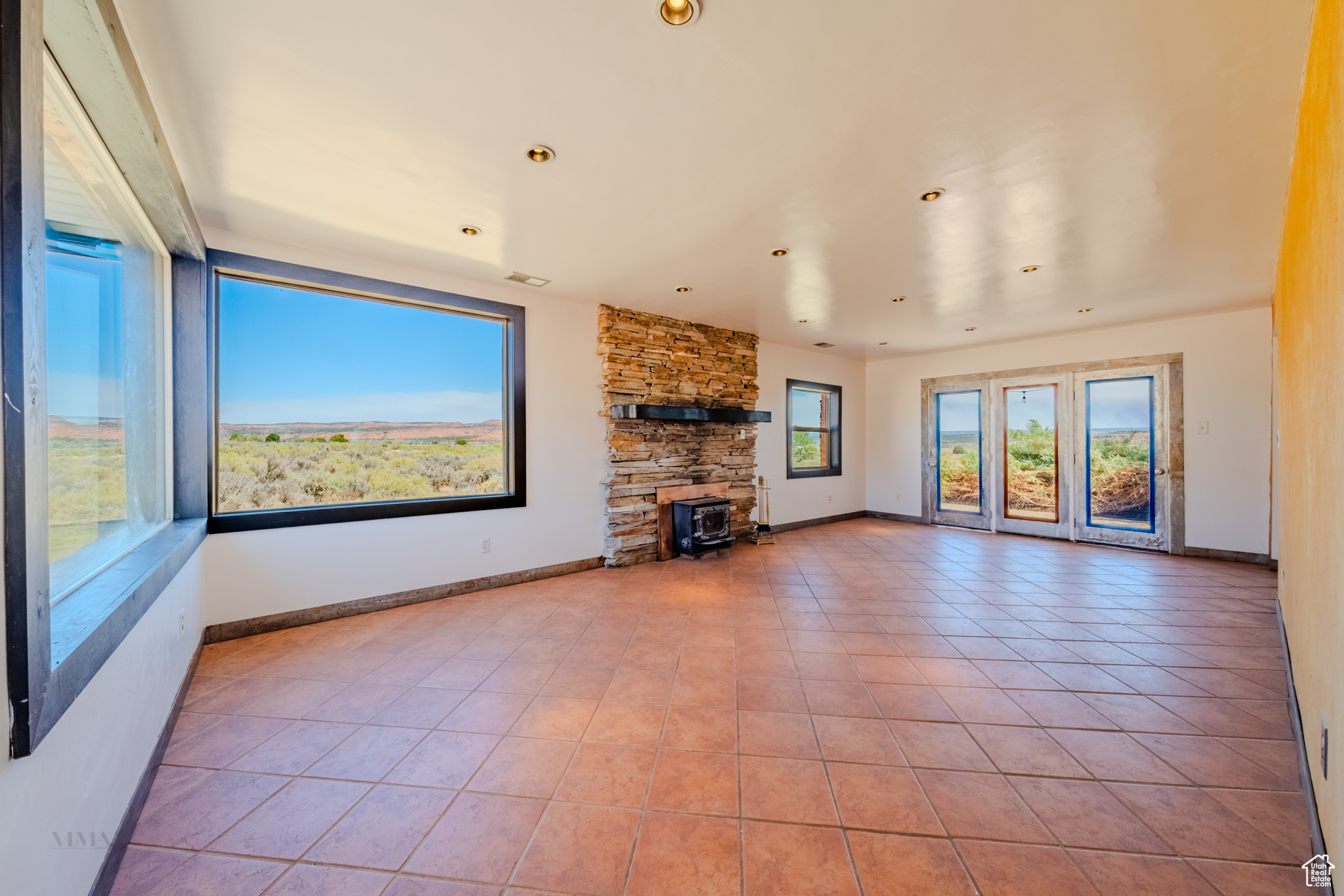 Kanab, Utah, 84741, United States, 4 Bedrooms Bedrooms, ,3 BathroomsBathrooms,Residential,For Sale,1908658
