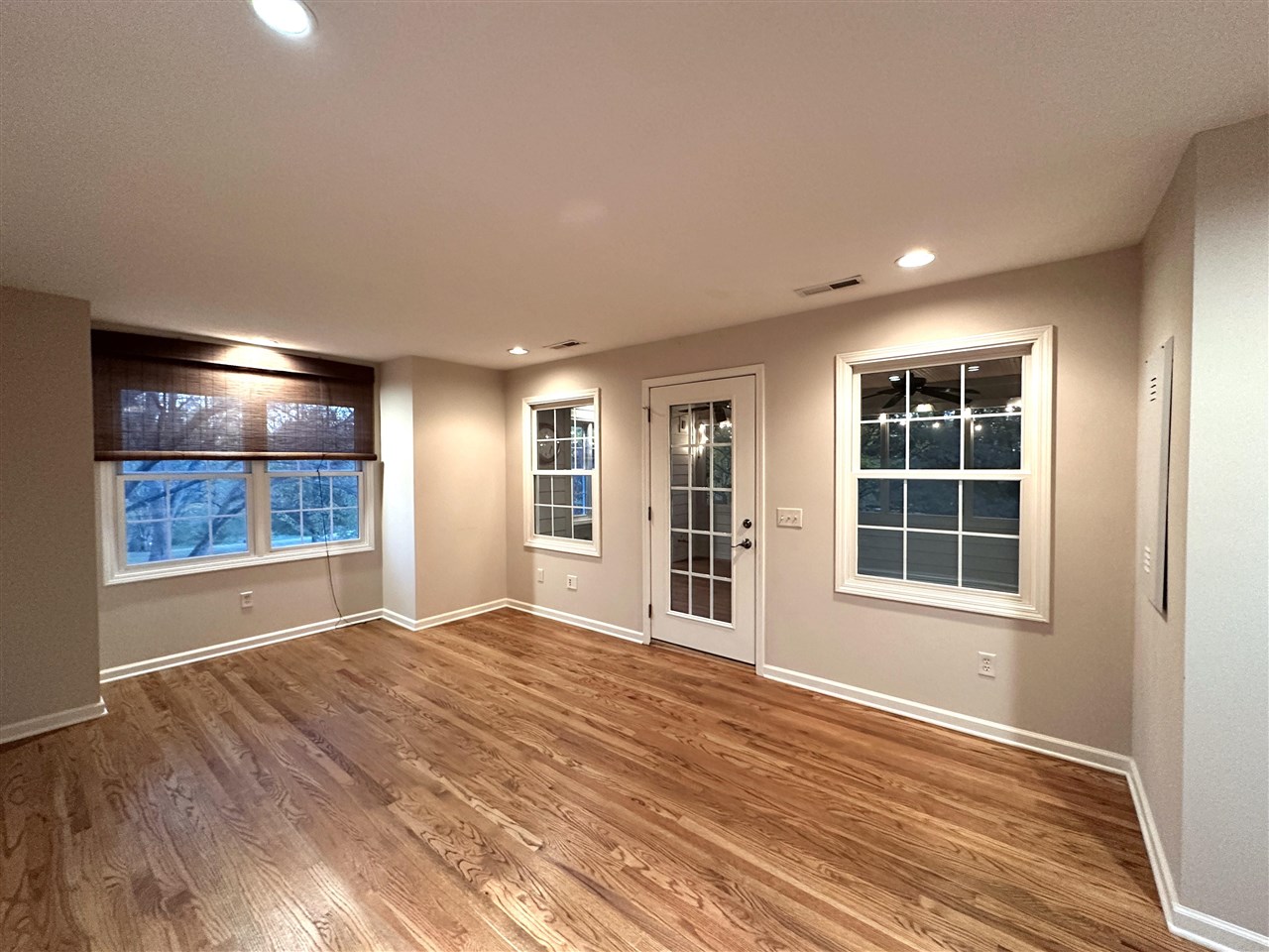 Bowling Green, Kentucky, 42103, United States, 4 Bedrooms Bedrooms, ,5 BathroomsBathrooms,Residential,For Sale,1991633