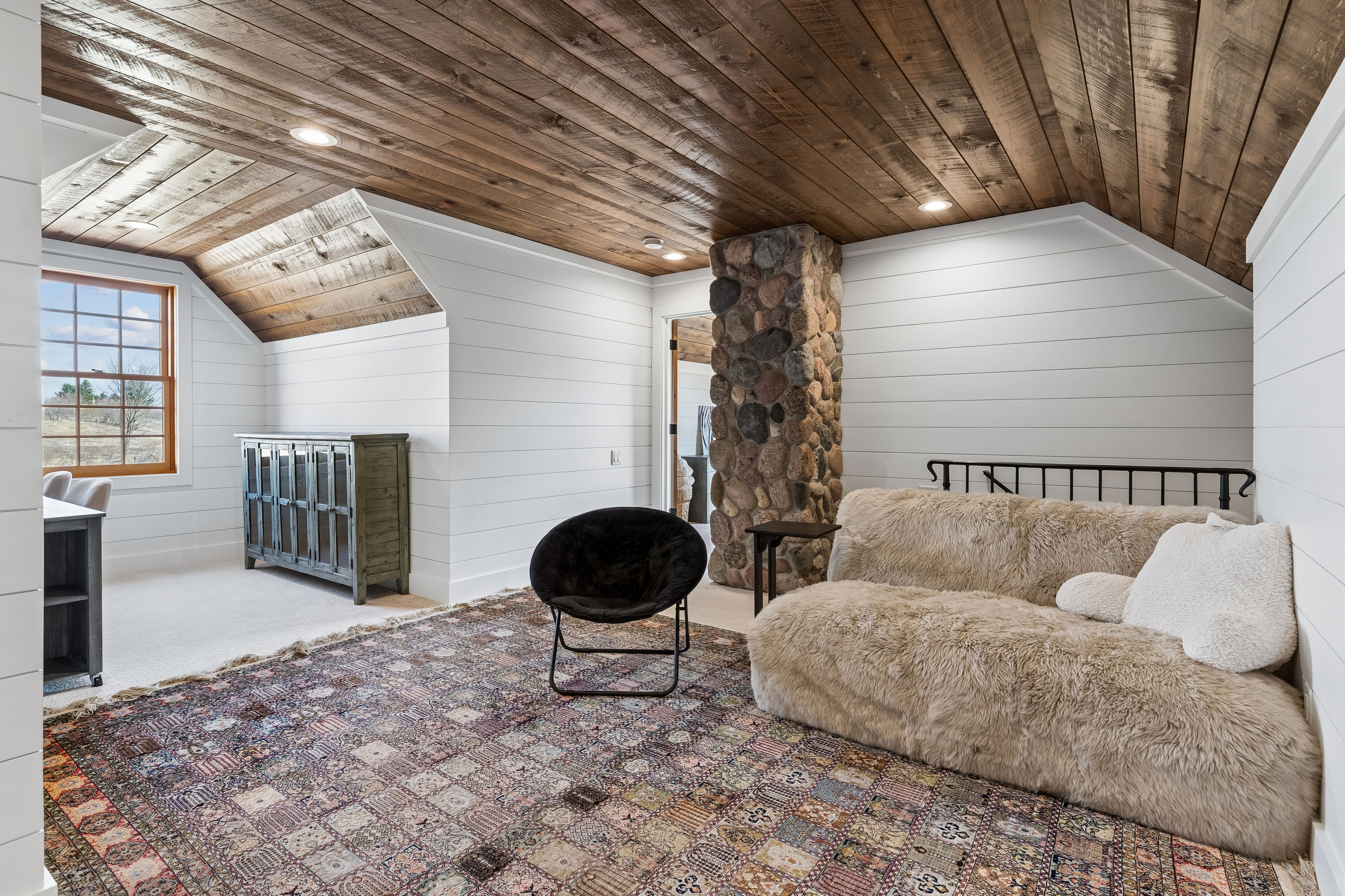  Crafted Living Across 160 Acres - 物件實景