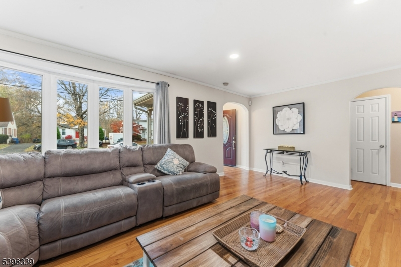 Dunellen Boro, New Jersey, 08812, United States, 3 Bedrooms Bedrooms, ,2 BathroomsBathrooms,Residential,For Sale,1991151