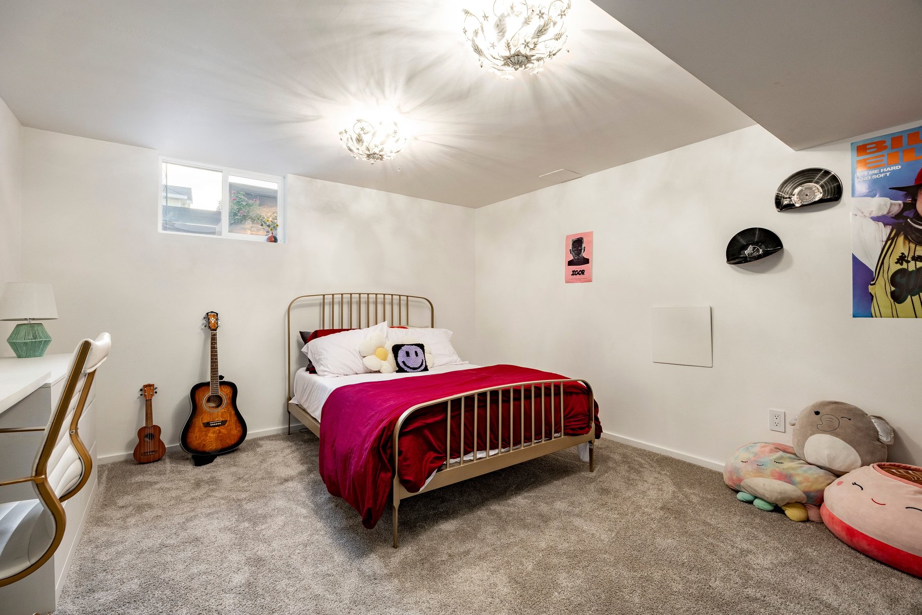  Spacious Millcreek Bungalow with Expansive Backyard & 2-Car Garage - 物件實景