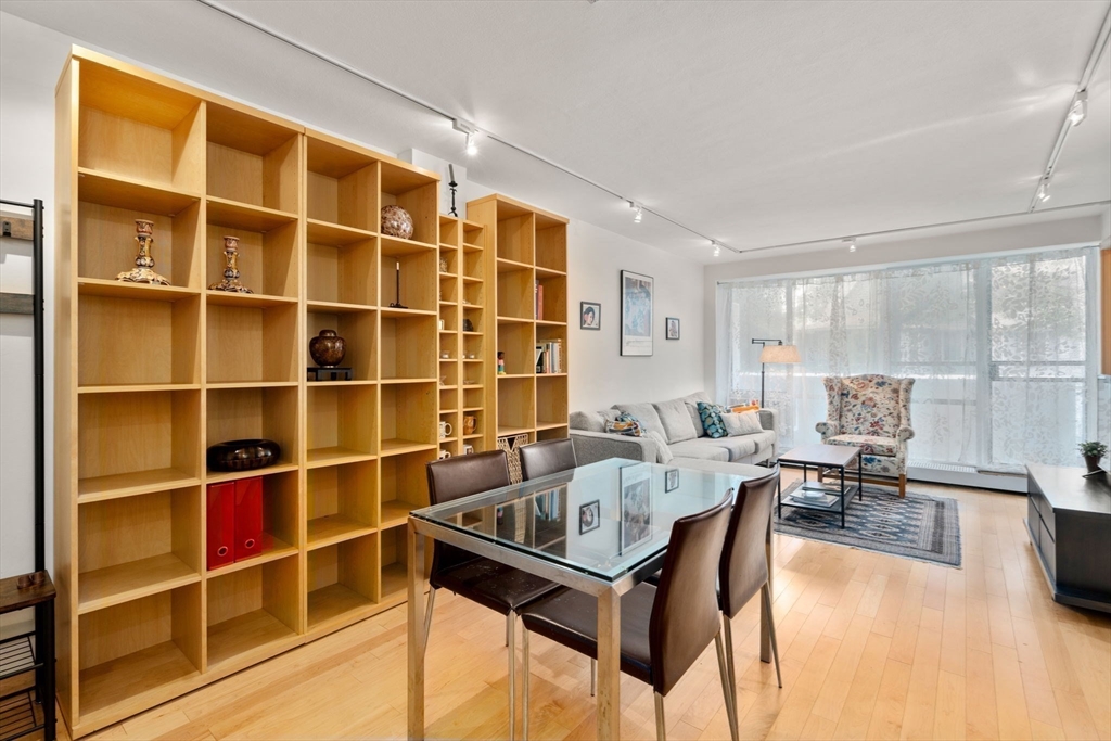 Cambridge, Massachusetts, 02138, United States, 1 Bedroom Bedrooms, ,1 BathroomBathrooms,Residential,For Sale,1856258