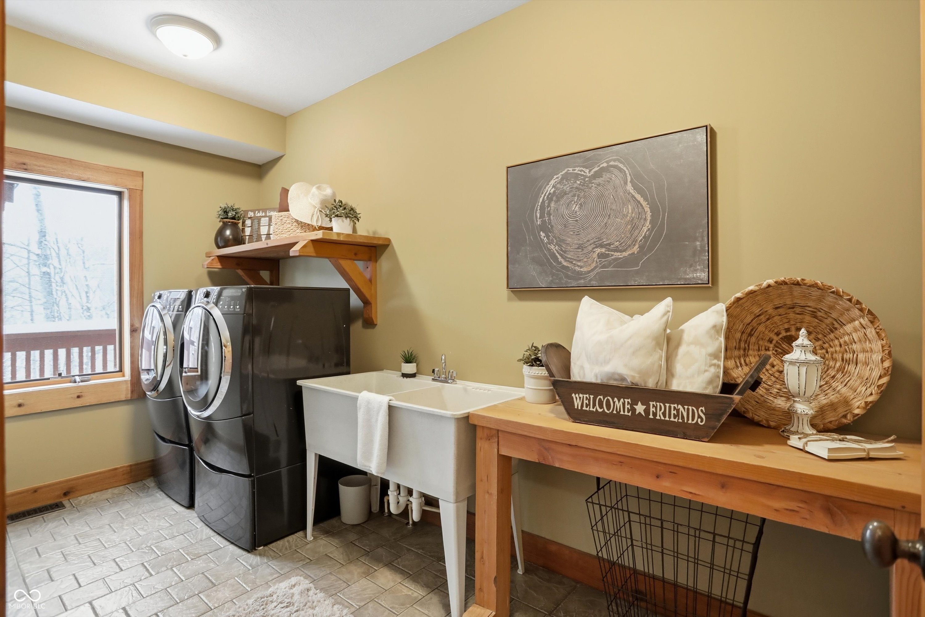 Unionville, Indiana, 47468, United States, 5 Bedrooms Bedrooms, ,5 BathroomsBathrooms,Residential,For Sale,1975333