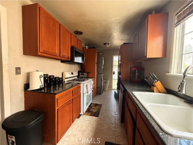 Los Angeles, California, 90047, United States, 3 Bedrooms Bedrooms, ,1 BathroomBathrooms,Residential,For Sale,1920409