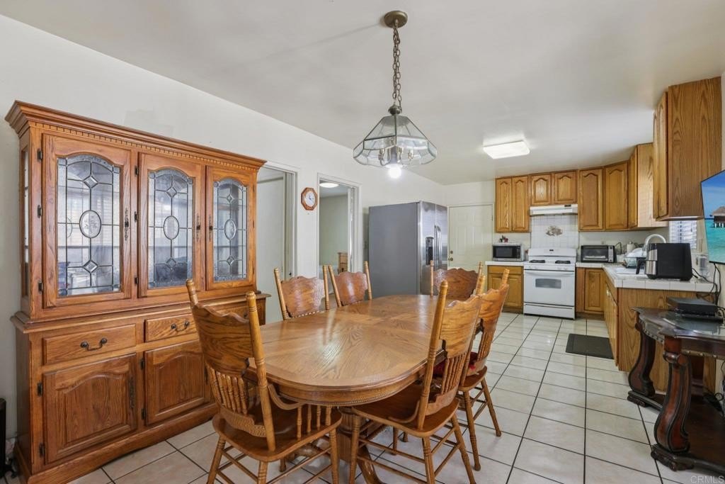 Los Angeles, California, 90038, United States, 3 Bedrooms Bedrooms, ,2 BathroomsBathrooms,Residential,For Sale,1925256