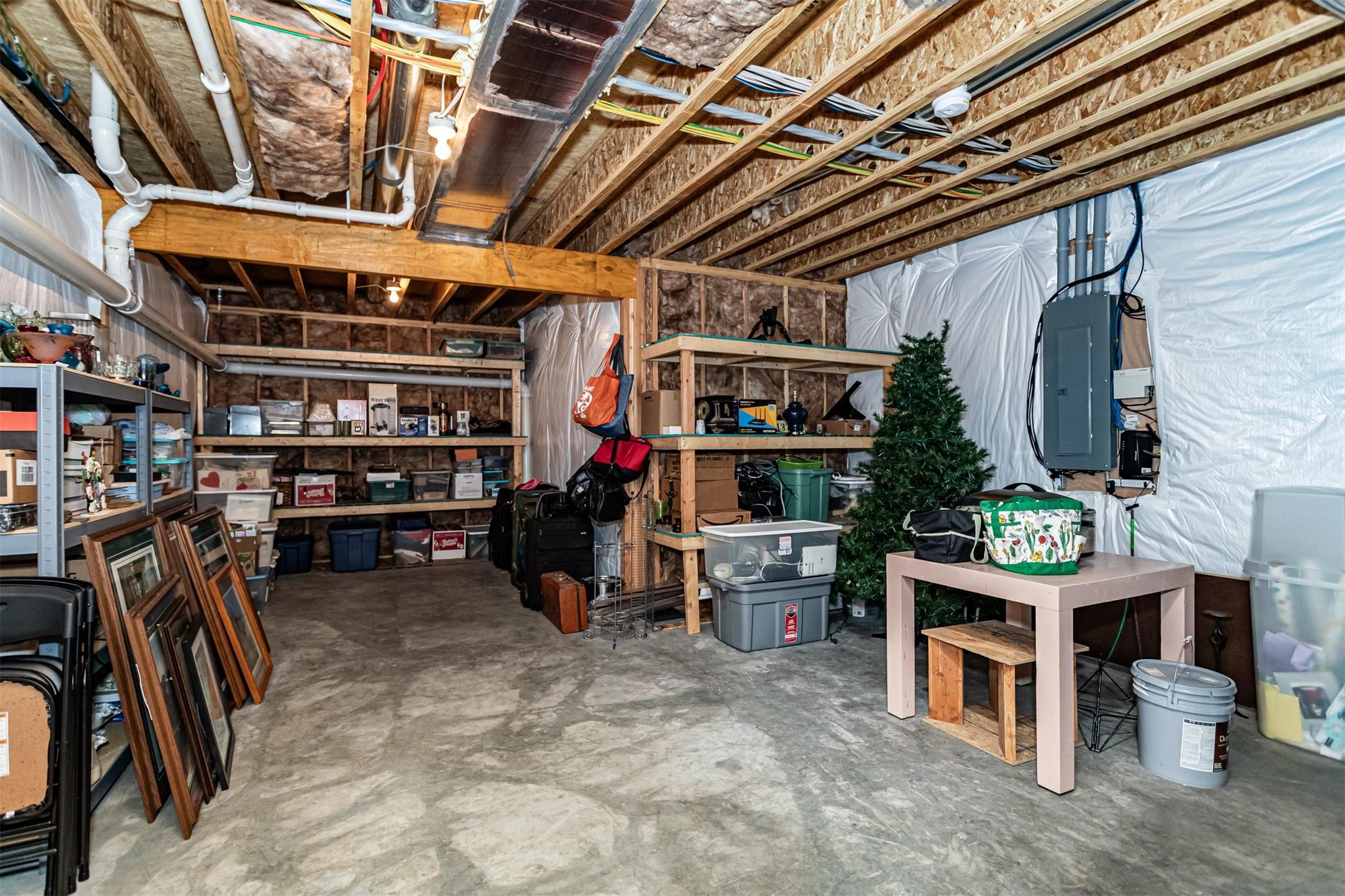 Huxley, Iowa, 50124, United States, 3 Bedrooms Bedrooms, ,4 BathroomsBathrooms,Residential,For Sale,1975507