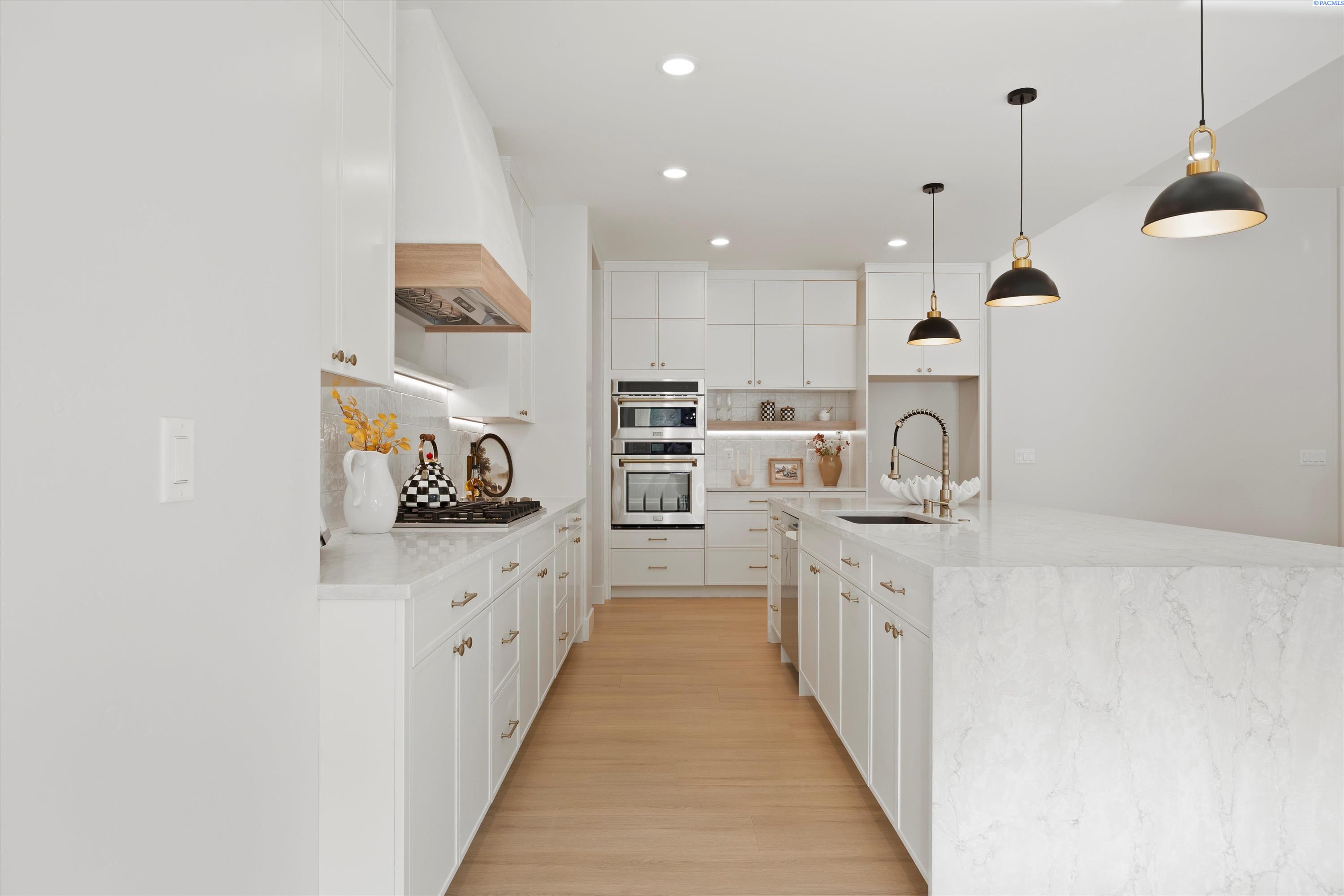 Richland, Washington, 99352, United States, 4 Bedrooms Bedrooms, ,3 BathroomsBathrooms,Residential,For Sale,1991503