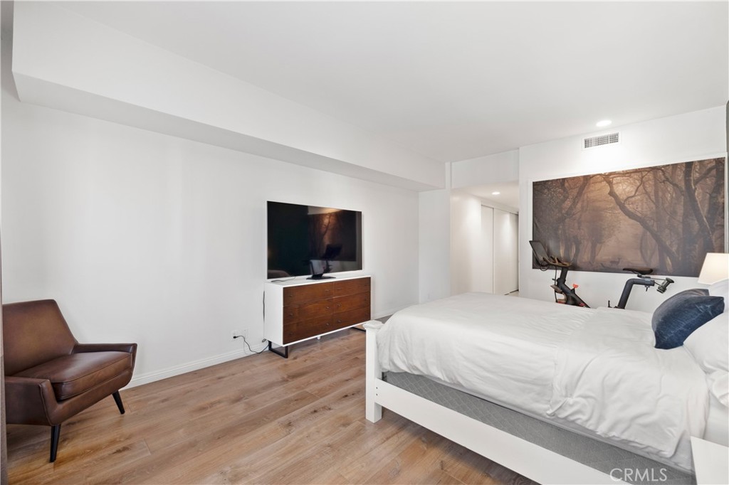 Beverly Hills, California, 90212, United States, 2 Bedrooms Bedrooms, ,2 BathroomsBathrooms,Residential,For Sale,1912615