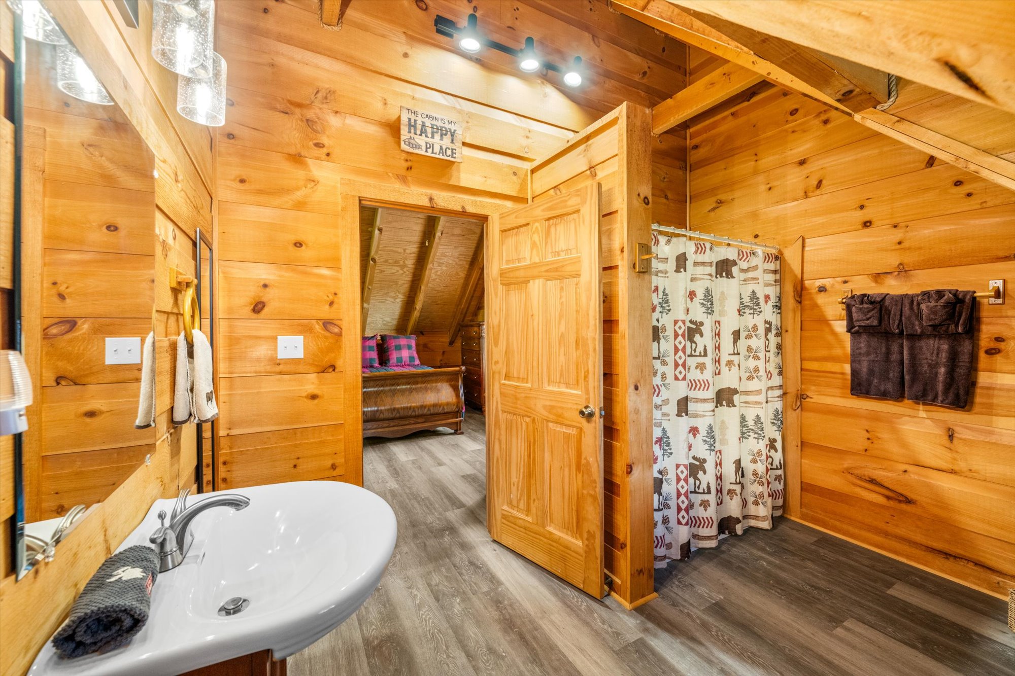 Sevierville, Tennessee, 37862, United States, 3 Bedrooms Bedrooms, ,3 BathroomsBathrooms,Residential,For Sale,1920301