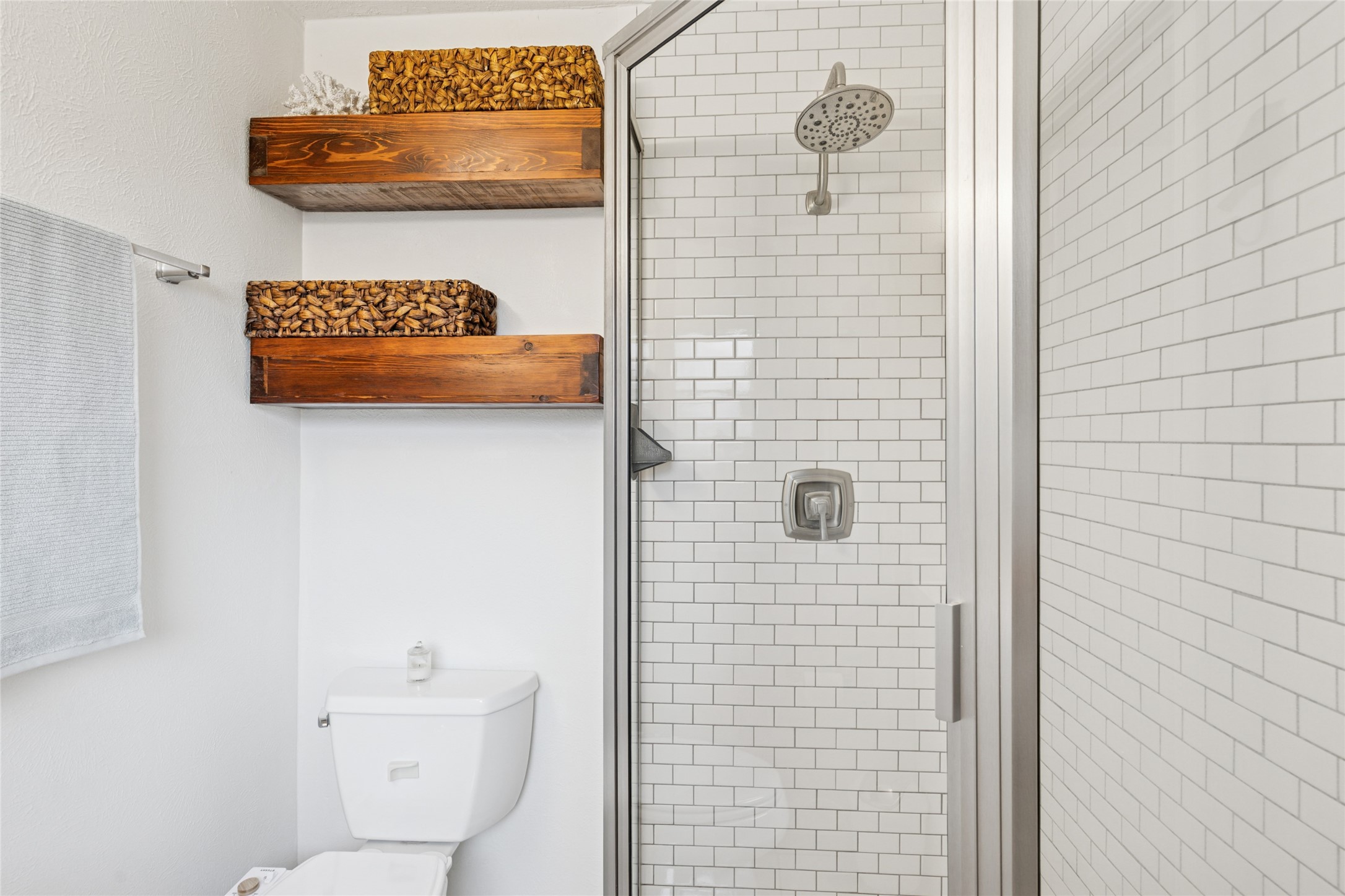 Fort Worth, Texas, 76116, United States, 4 Bedrooms Bedrooms, ,2 BathroomsBathrooms,Residential,For Sale,1957427