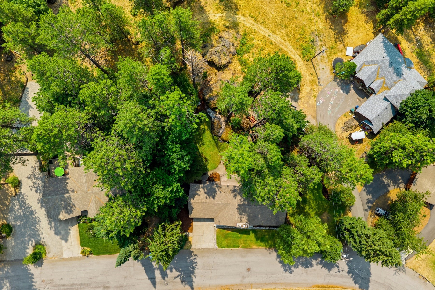  1023 N Crestline Dr - 物件實景
