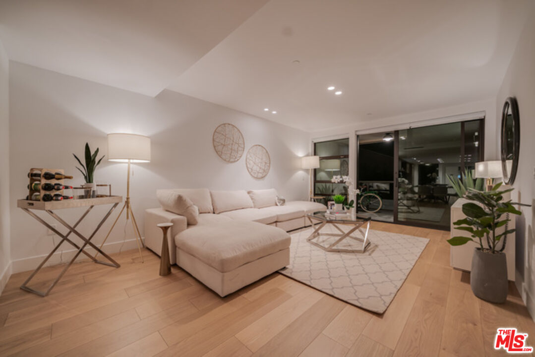 Los Angeles, California, 90024, United States, 2 Bedrooms Bedrooms, ,2 BathroomsBathrooms,Residential,For Sale,1940220
