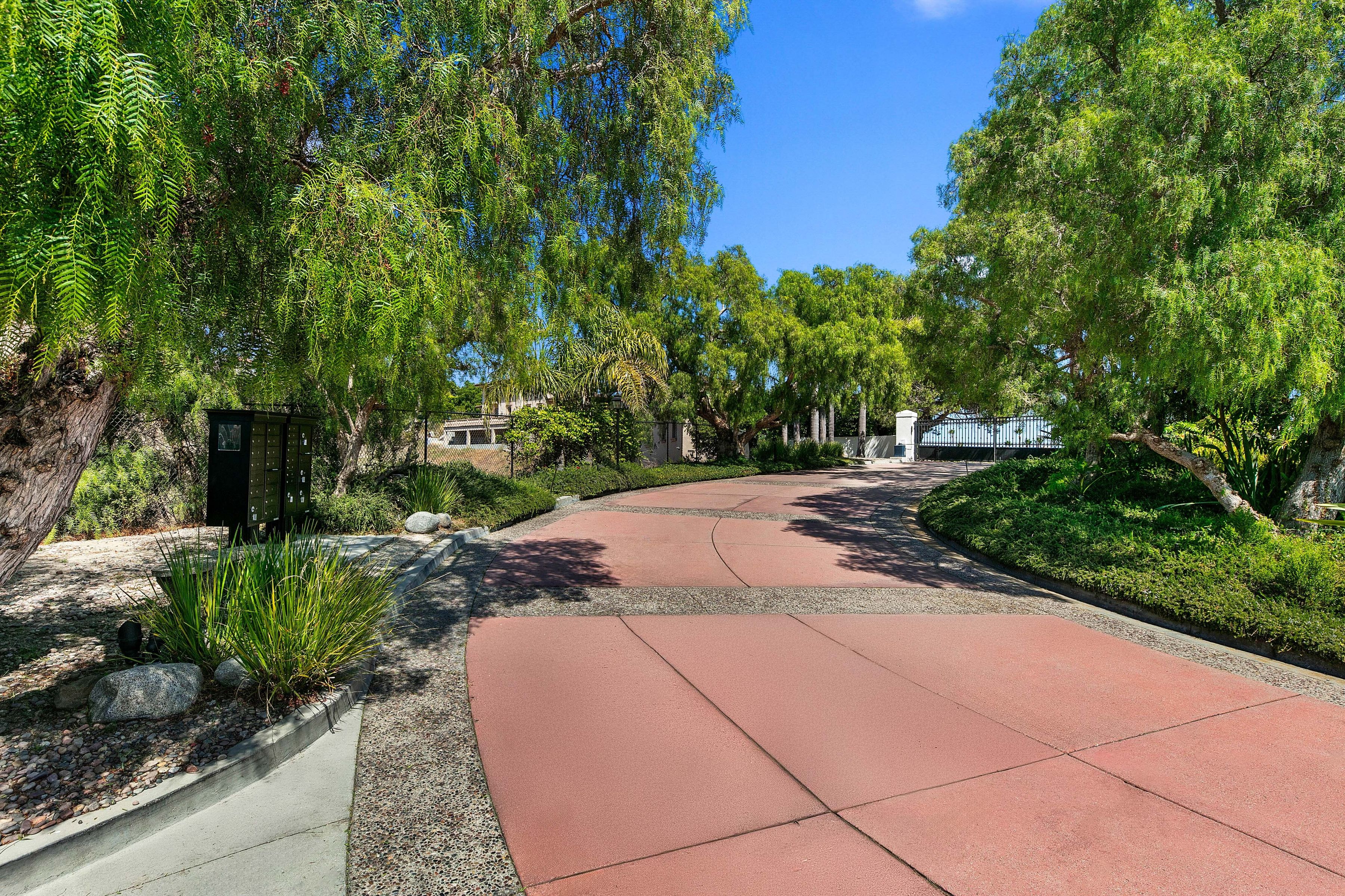  6435 Zumirez Drive - 物件實景