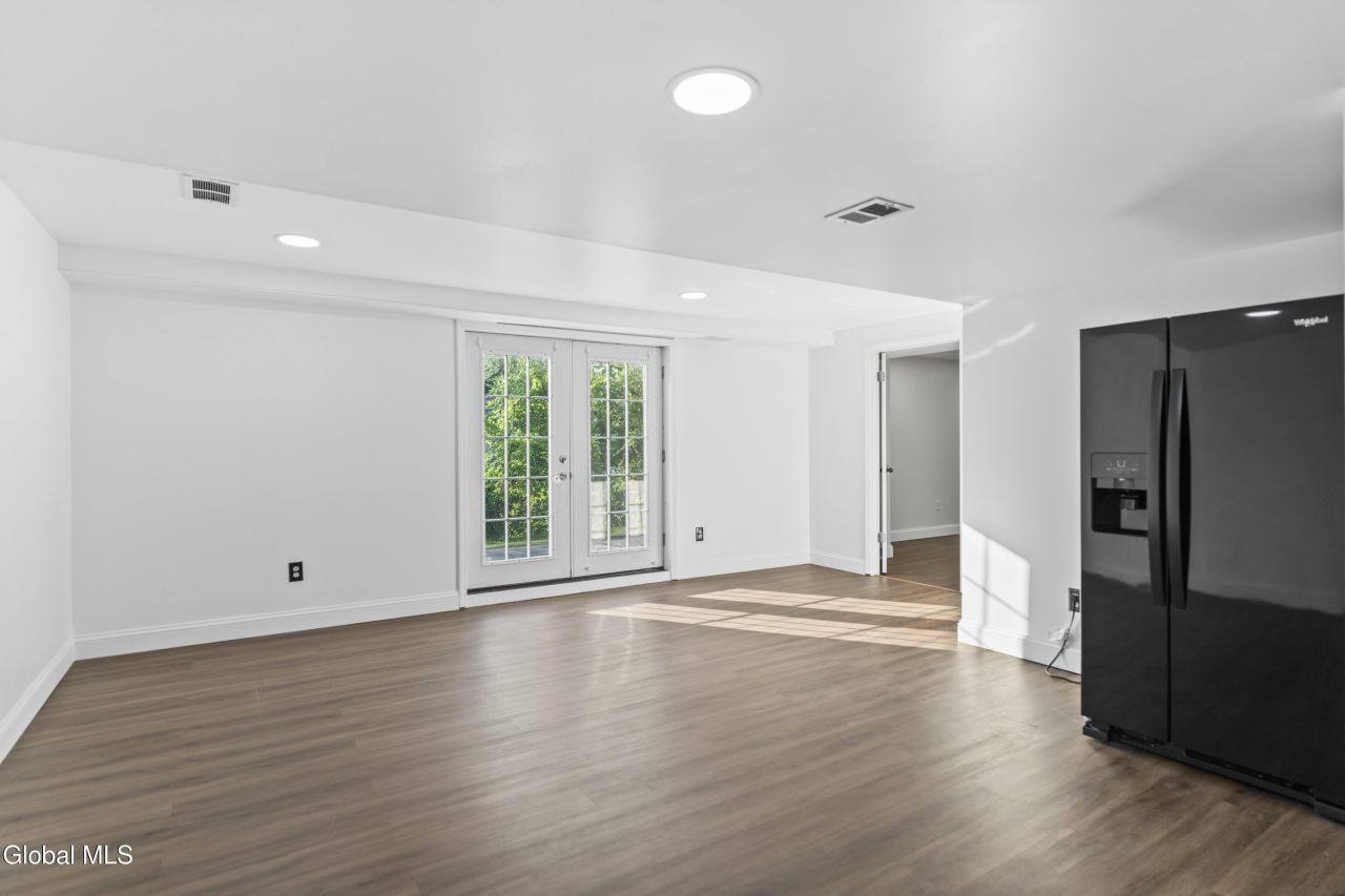 Niskayuna, New York, 12309, United States, 6 Bedrooms Bedrooms, ,4 BathroomsBathrooms,Residential,For Sale,1906999