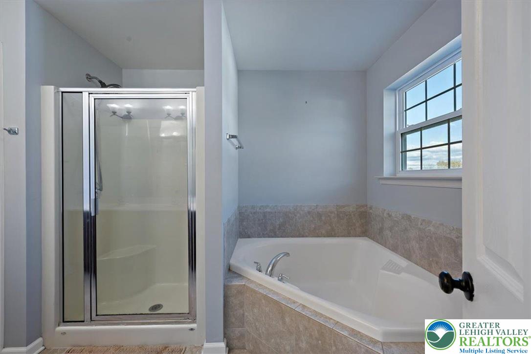 Palmer Twp, Pennsylvania, 18045, United States, 4 Bedrooms Bedrooms, ,3 BathroomsBathrooms,Residential,For Sale,2000563