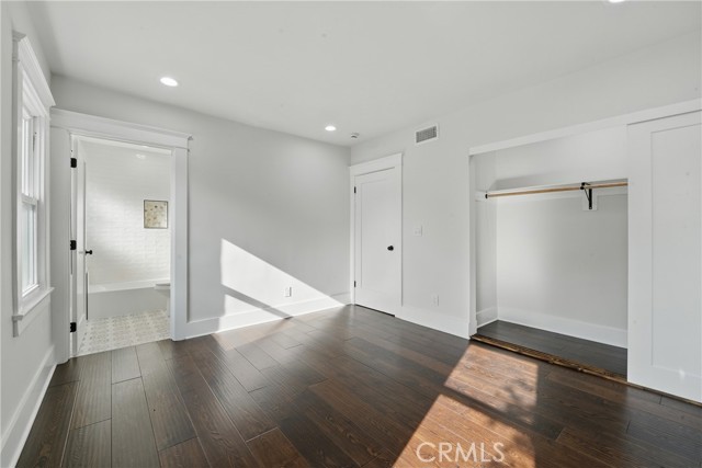 Los Angeles, California, 90018, United States, 5 Bedrooms Bedrooms, ,5 BathroomsBathrooms,Residential,For Sale,1984330