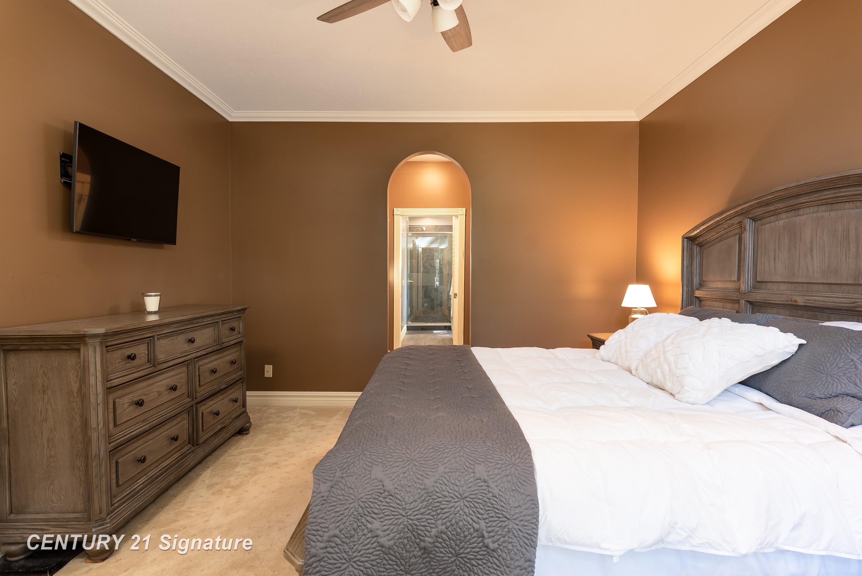 Midland, Michigan, 48642, United States, 5 Bedrooms Bedrooms, ,6 BathroomsBathrooms,Residential,For Sale,1977241