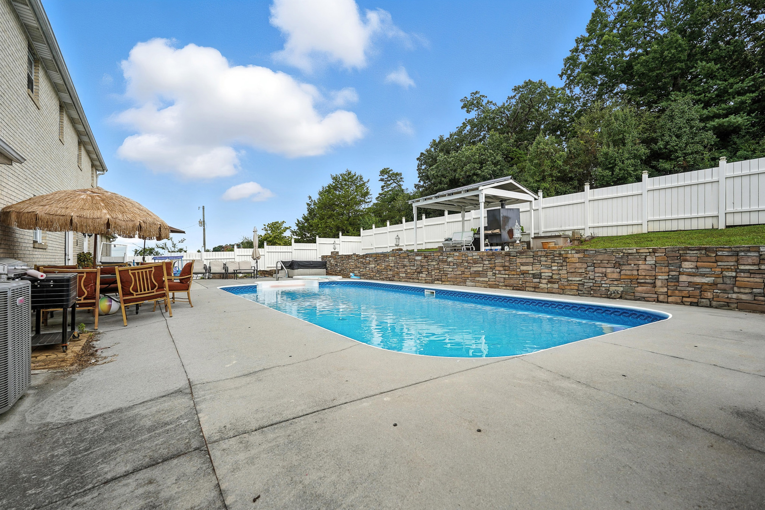 Seymour, Tennessee, 37865, United States, 8 Bedrooms Bedrooms, ,8 BathroomsBathrooms,Residential,For Sale,1904396