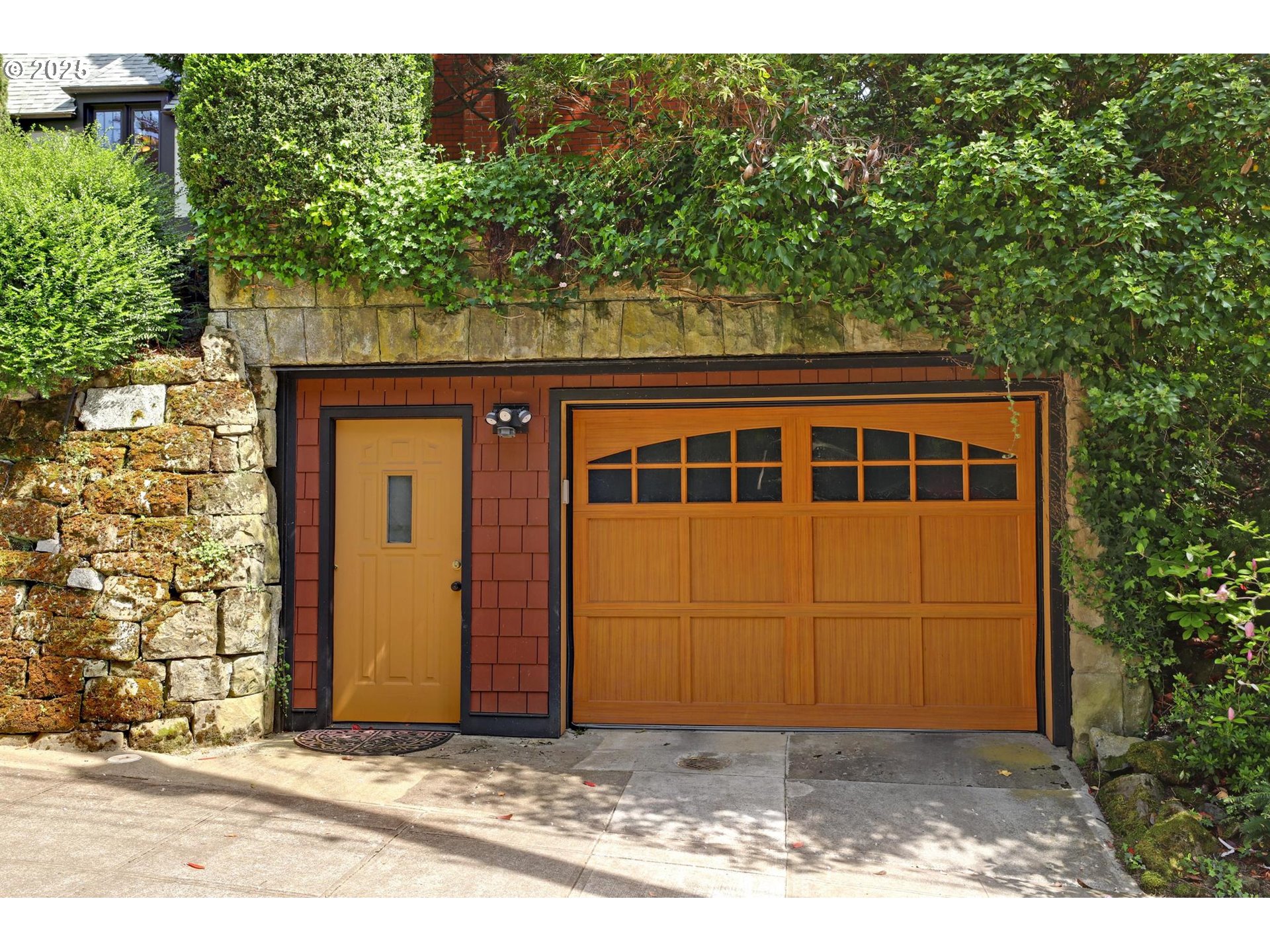 Portland, Oregon, 97205, United States, 4 Bedrooms Bedrooms, ,4 BathroomsBathrooms,Residential,For Sale,1795097