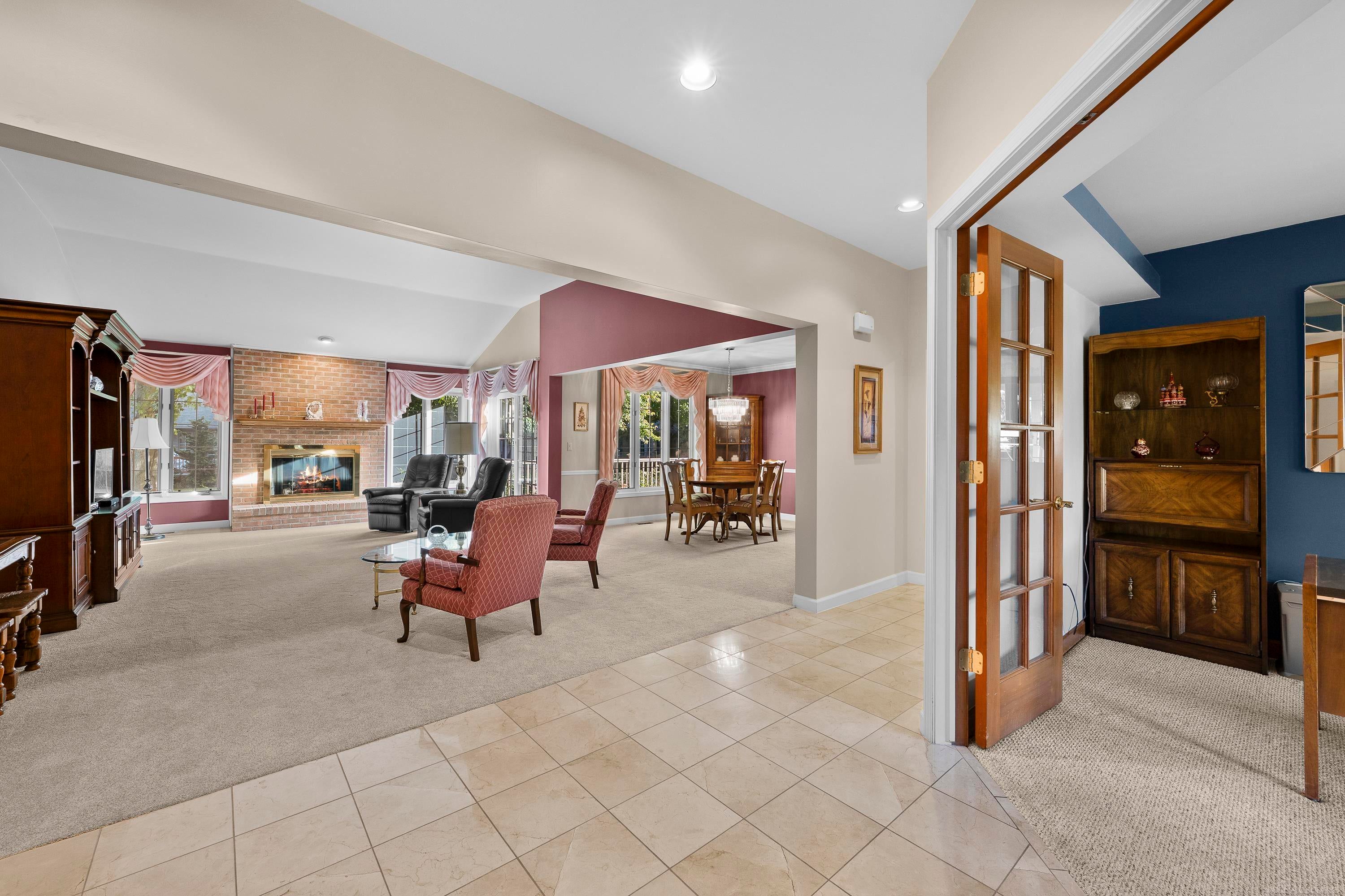 Rochester Hills, Michigan, 48307, United States, 2 Bedrooms Bedrooms, ,4 BathroomsBathrooms,Residential,For Sale,1980077