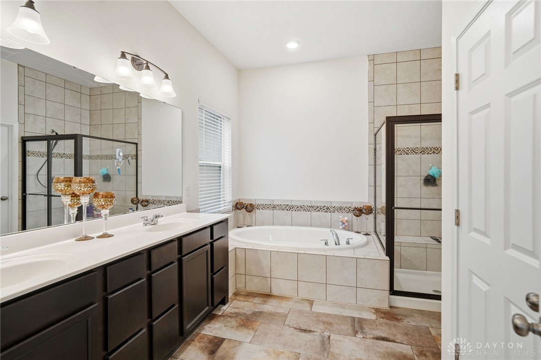 Beavercreek Twp, Ohio, 45385, United States, 3 Bedrooms Bedrooms, ,4 BathroomsBathrooms,Residential,For Sale,1991146