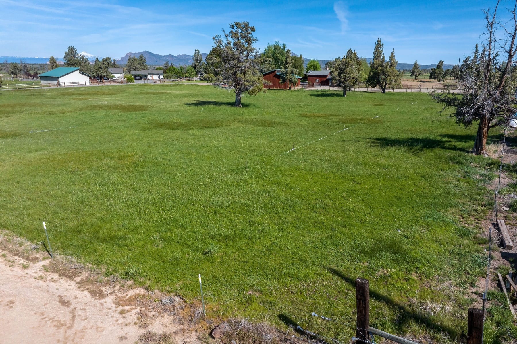  12913 S W Lark Meadow Lane Powell Butte, OR 97753 - 物件實景