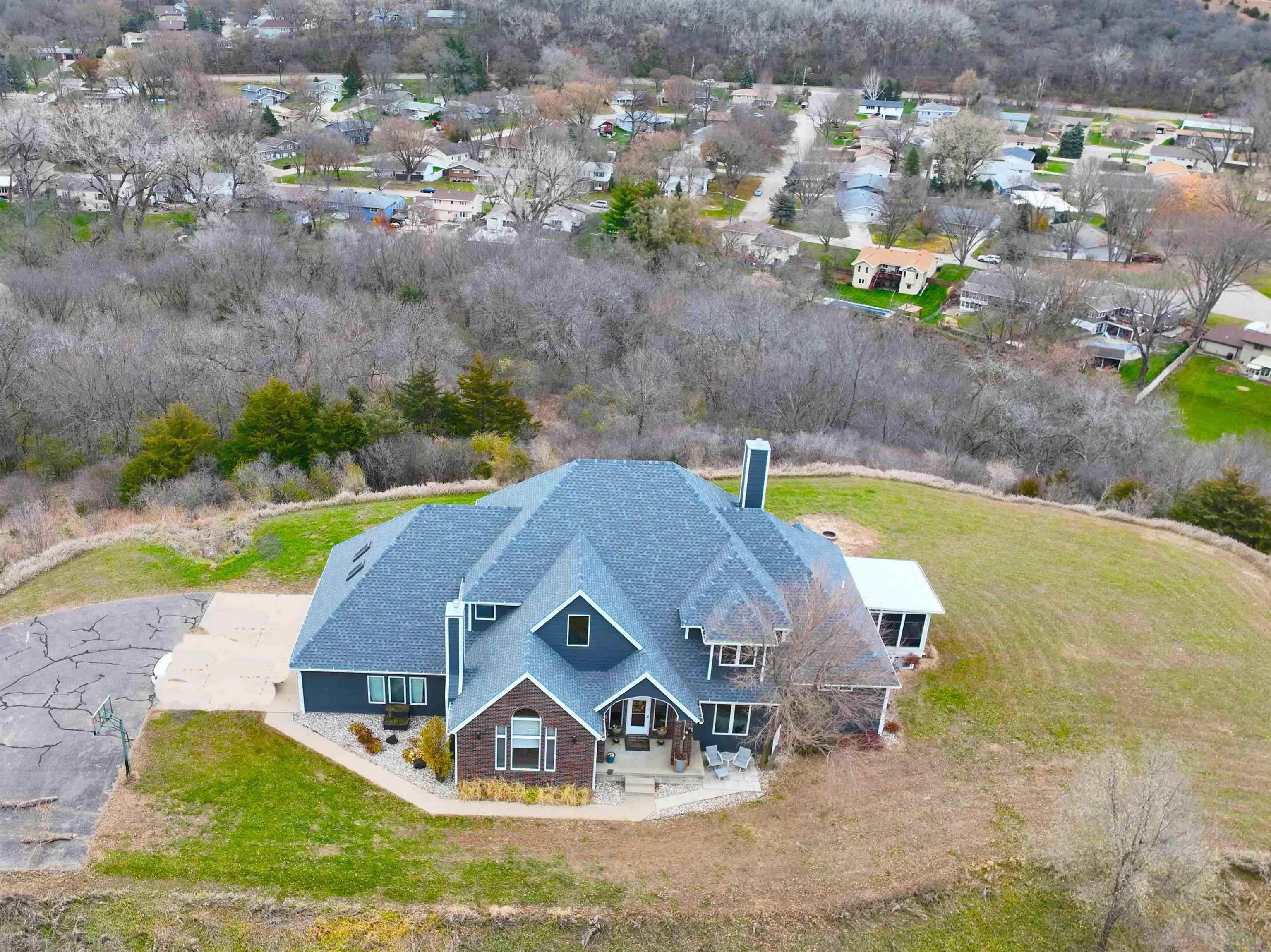 Sioux City, Iowa, 51104, United States, 4 Bedrooms Bedrooms, ,5 BathroomsBathrooms,Residential,For Sale,1989955